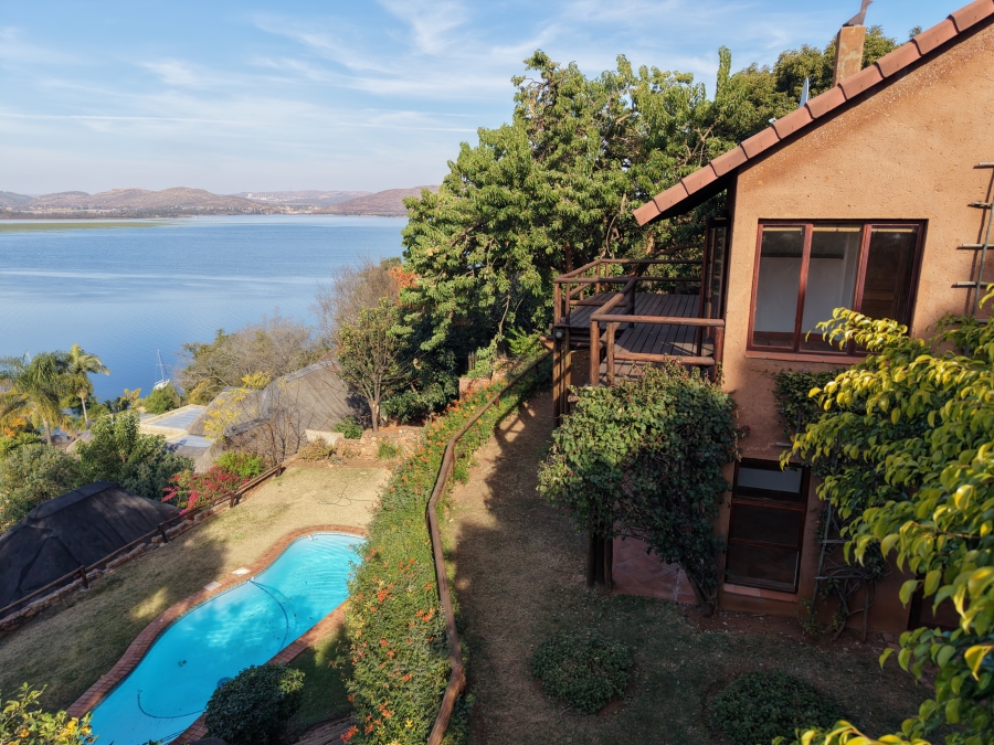 4 Bedroom Property for Sale in Kosmos North West